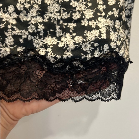 Express Black and White Floral Lace Camisole - Picture 2 of 4